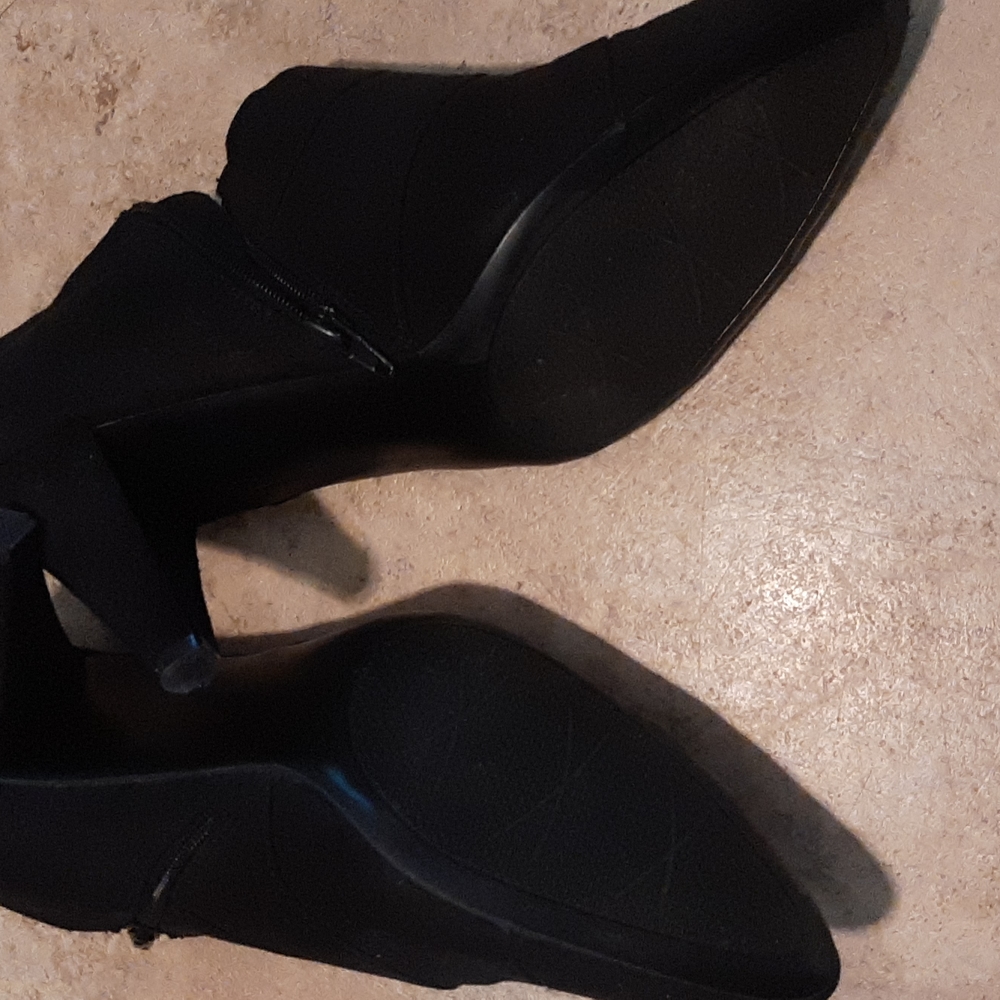 Heels - Picture 4 of 4